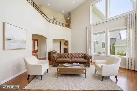 Living - 1610 NW Nicole Ct, Pullman, WA 99163 photo 2 of 4