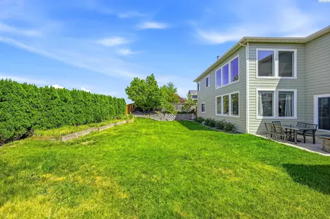 Exterior - 1610 NW Nicole Ct, Pullman, WA 99163 photo 4 of 8