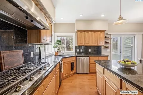 Kitchen - 1610 NW Nicole Ct, Pullman, WA 99163 photo 1 of 5