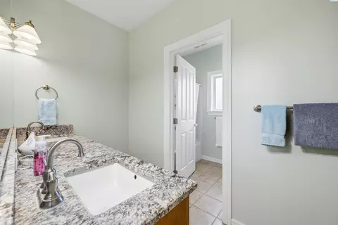 Bath - 1610 NW Nicole Ct, Pullman, WA 99163 photo 4 of 4