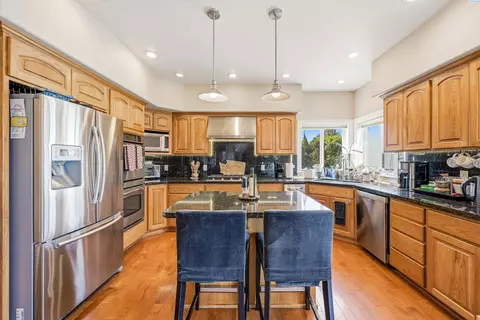Kitchen - 1610 NW Nicole Ct, Pullman, WA 99163 photo 4 of 5