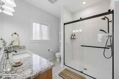 Bath - 1610 NW Nicole Ct, Pullman, WA 99163 photo 1 of 4