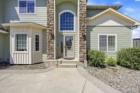 Exterior - 1610 NW Nicole Ct, Pullman, WA 99163 photo 3 of 8