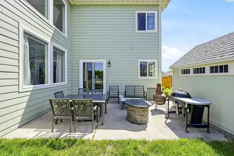 Exterior - 1610 NW Nicole Ct, Pullman, WA 99163 photo 6 of 8