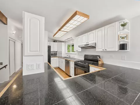 Kitchen - 1620 SW Baldwin Dr, Pullman, WA 99163 photo 1 of 2