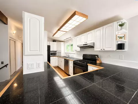 Kitchen - 1620 SW Baldwin Dr, Pullman, WA 99163 photo 1 of 2