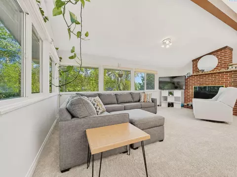Living - 1620 SW Baldwin Dr, Pullman, WA 99163 photo 2 of 2