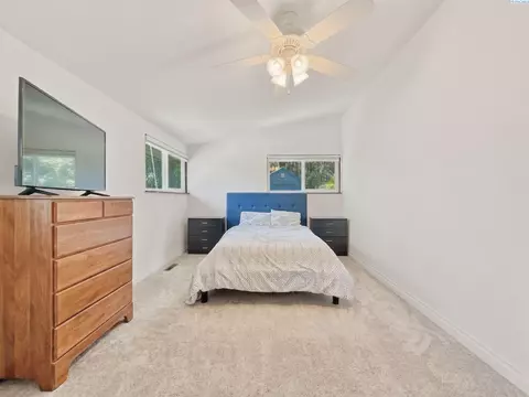 Bedroom - 1620 SW Baldwin Dr, Pullman, WA 99163 photo 4 of 5