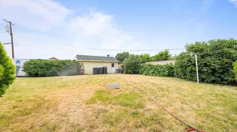 Exterior - 1712 N 16th Ave, Pasco, WA 99301 photo 2 of 5