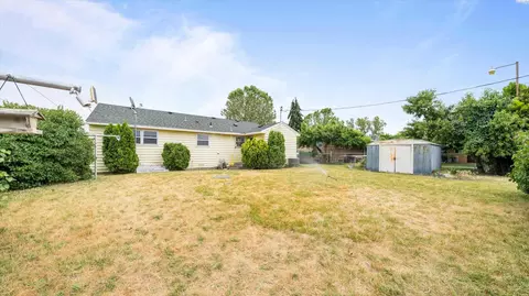 Exterior - 1712 N 16th Ave, Pasco, WA 99301 photo 3 of 5