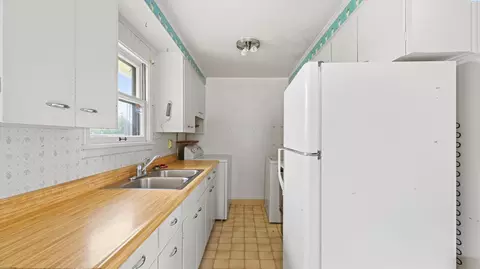 Kitchen - 1712 N 16th Ave, Pasco, WA 99301 photo 1 of 2