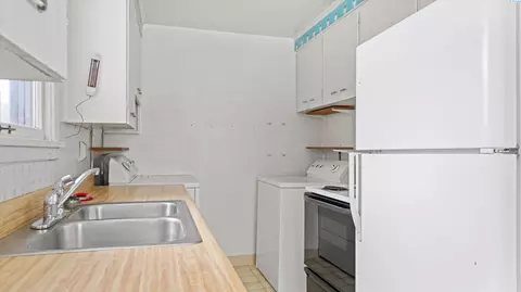 Kitchen - 1712 N 16th Ave, Pasco, WA 99301 photo 2 of 2