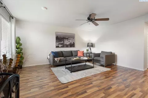 303 Gage Blvd #220, Richland, WA 99352