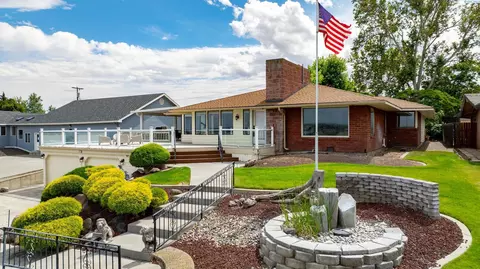 2003 W Canal Dr, Kennewick, WA 99336