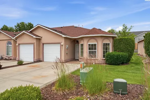 9821 Mia Ln, Pasco, WA 99301