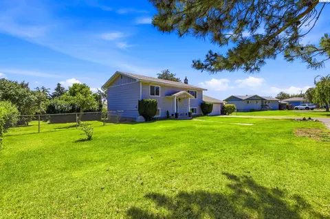 2202 Hill Dr, Grandview, WA 98930