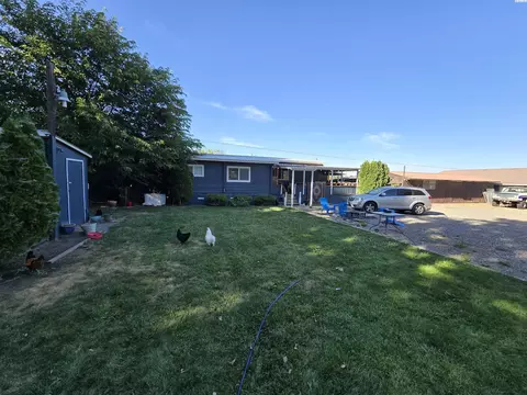24524 S Oak St, Kennewick, WA 99337