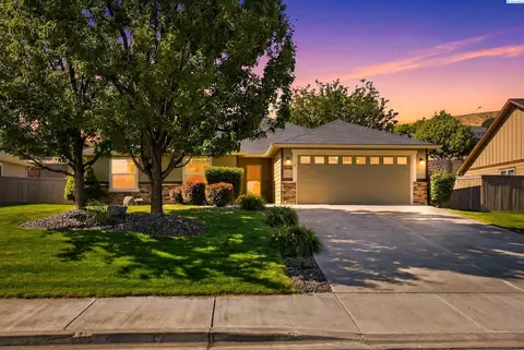 5805 W 23rd Ave, Kennewick, WA 99338
