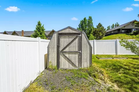 Exterior - 1030 SW Corral Ct, Pullman, WA 99163 photo 5 of 7