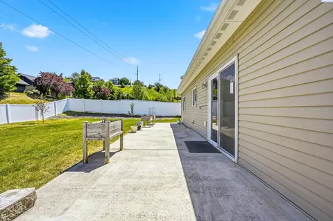 Exterior - 1030 SW Corral Ct, Pullman, WA 99163 photo 4 of 7