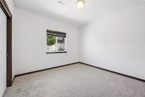 Bedroom - 1030 SW Corral Ct, Pullman, WA 99163 photo 5 of 7