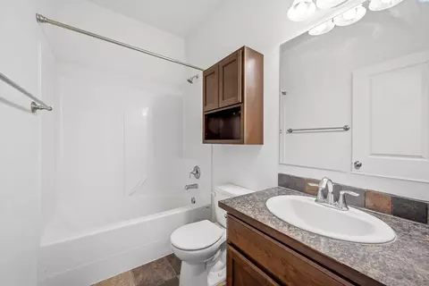 Bath - 1030 SW Corral Ct, Pullman, WA 99163 photo 2 of 2