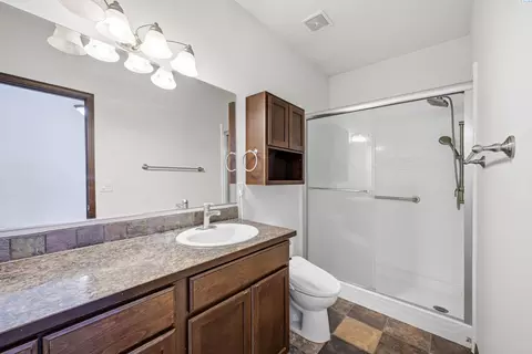 Bath - 1030 SW Corral Ct, Pullman, WA 99163 photo 1 of 2