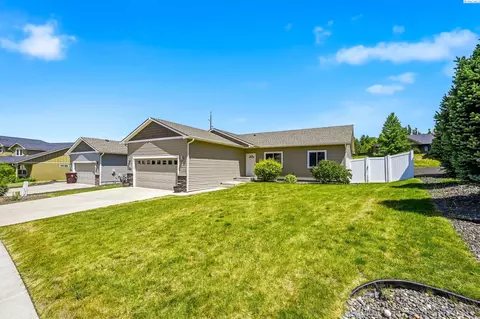 1030 SW Corral Ct, Pullman, WA 99163