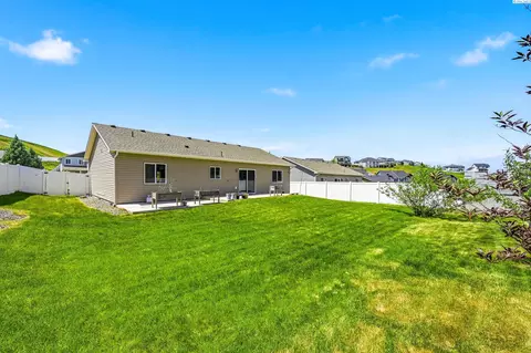 Exterior - 1030 SW Corral Ct, Pullman, WA 99163 photo 6 of 7