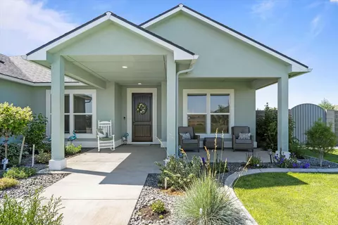 14959 S Furlong Ln, Kennewick, WA 99338