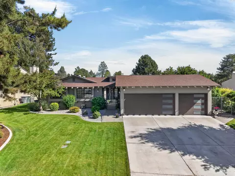 230 Broadmoor St, Richland, WA 99352