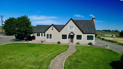 481 Woodall Rd, Grandview, WA 98930