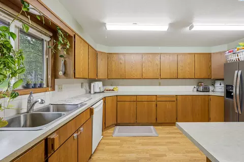 Kitchen - 1315 Douglas Dr, Pullman, WA 99163 photo 3 of 4