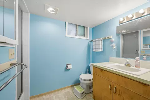 Bath - 1315 Douglas Dr, Pullman, WA 99163 photo 3 of 3