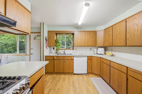 Kitchen - 1315 Douglas Dr, Pullman, WA 99163 photo 2 of 4
