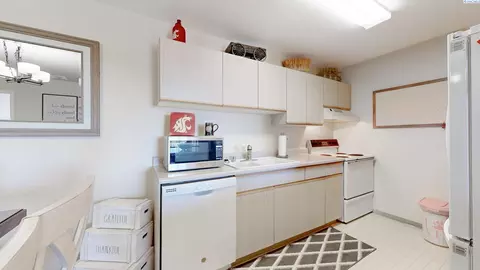 Kitchen - 1645 NE Merman Dr #C201, Pullman, WA 99163 photo 2 of 2