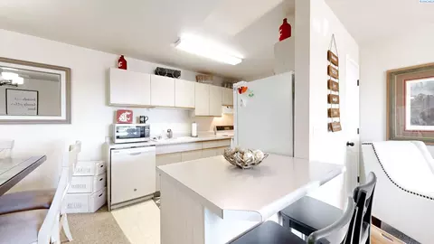 Kitchen - 1645 NE Merman Dr #C201, Pullman, WA 99163 photo 1 of 2
