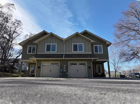 218 E Whitman Dr, College Place, WA 99324