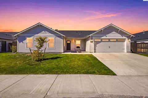 832 W 29th Pl, Kennewick, WA 99337