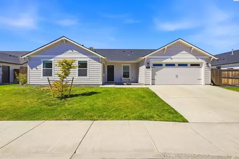 832 W 29th Pl, Kennewick, WA 99337