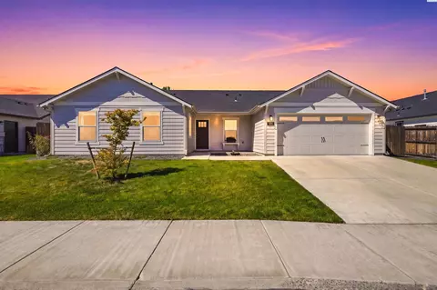 832 W 29th Pl, Kennewick, WA 99337