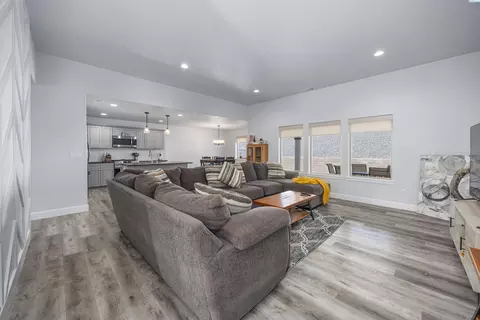 6020 W 32nd Ct, Kennewick, WA 99338