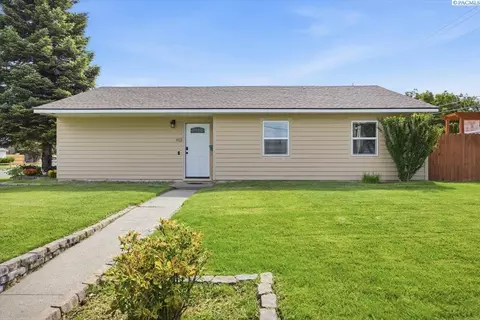 912 Cottonwood Dr, Richland, WA 99352