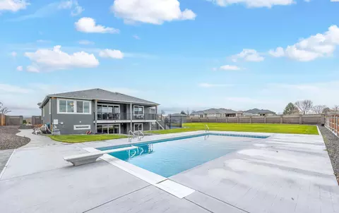 5221 W Richardson Rd, Pasco, WA 99301