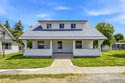 212 C St, Endicott, WA 99125