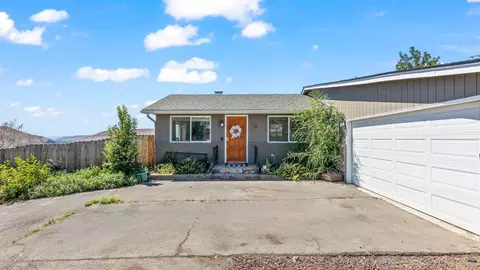 70 Herlou Dr, Selah, WA 98942