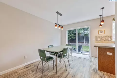 Dining - 2345 NW Ridgeline Dr, Pullman, WA 99163 photo 2 of 2