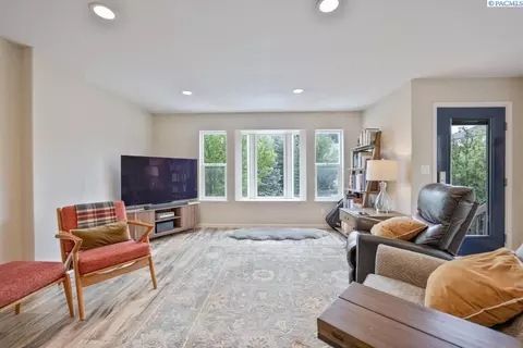 Living - 2345 NW Ridgeline Dr, Pullman, WA 99163 photo 1 of 1