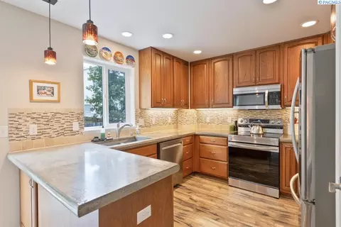 Kitchen - 2345 NW Ridgeline Dr, Pullman, WA 99163 photo 1 of 5