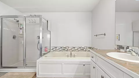 Bath - 4810 Mojave Dr, Pasco, WA 99301 photo 2 of 4